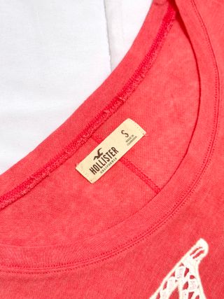 Camiseta Hollister Rosa coral Talla S