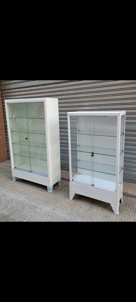 2 Vitrinas consultorio médico