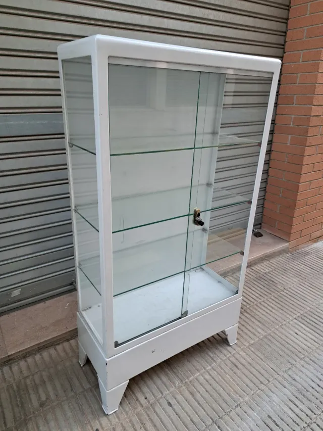 2 Vitrinas consultorio médico