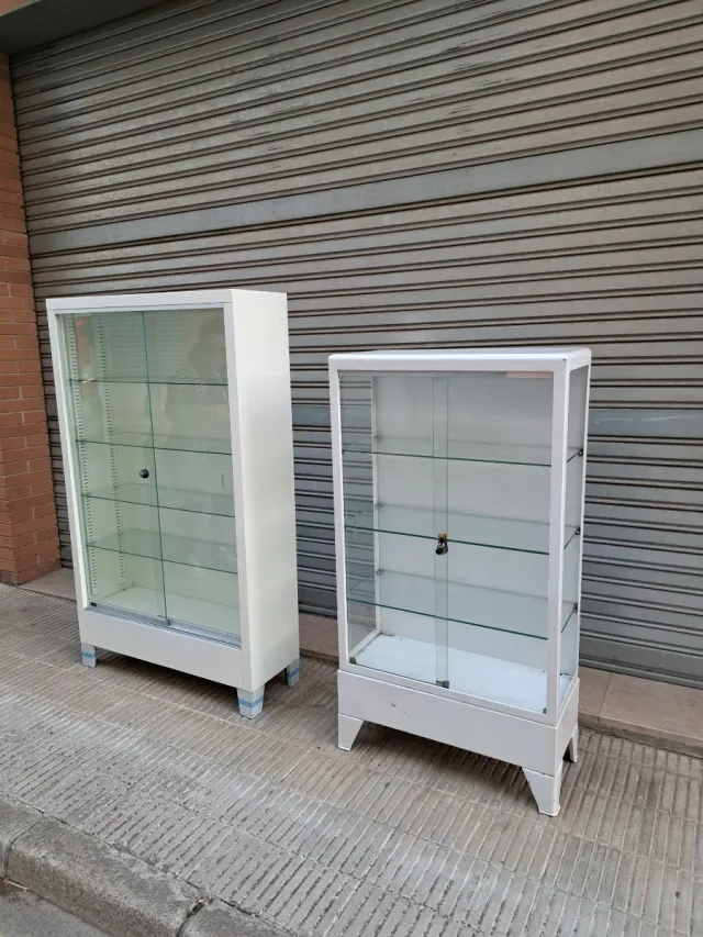 2 Vitrinas consultorio médico