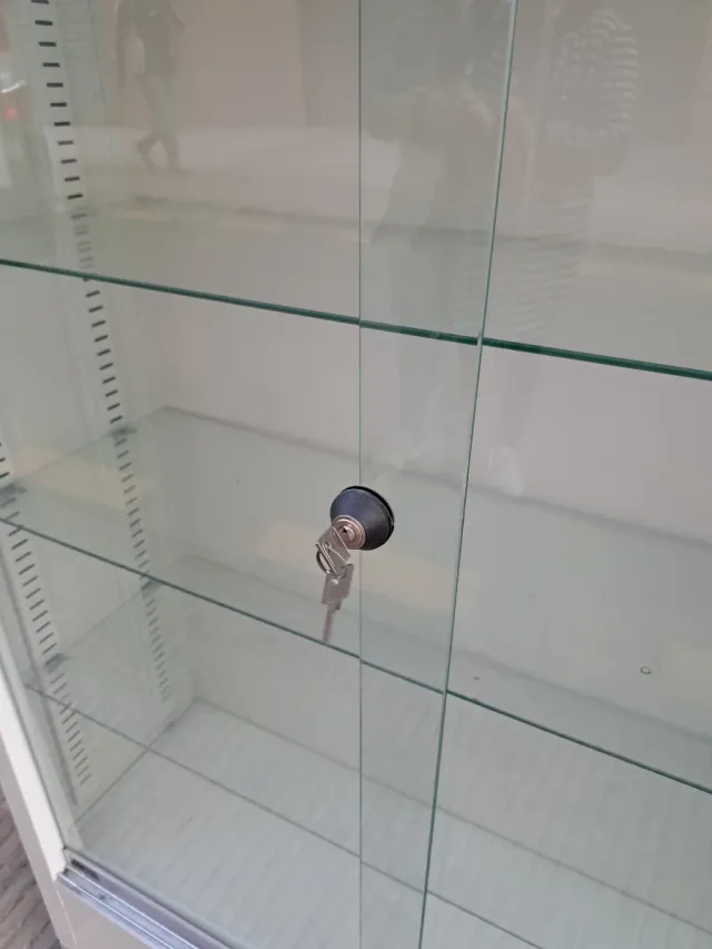 2 Vitrinas consultorio médico