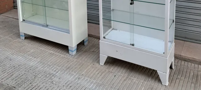 2 Vitrinas consultorio médico