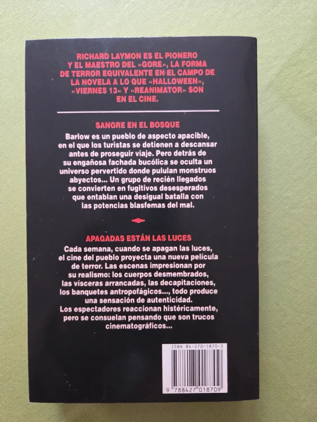 Sangre en el bosque/ Apagadas están las luces.