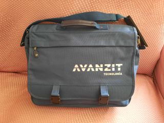 Cartera maletín para ordenador marca QUADRA. Nueva