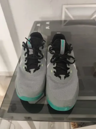 Zapatillas Nike grises y turquesa