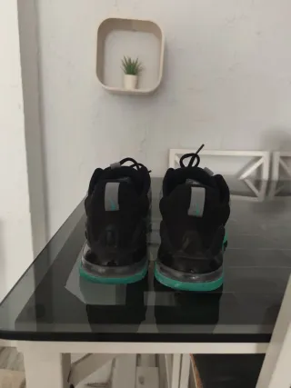 Zapatillas Nike grises y turquesa