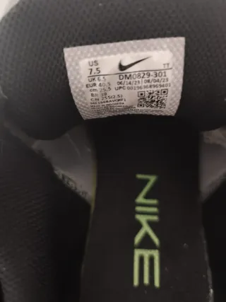 Zapatillas Nike grises y turquesa