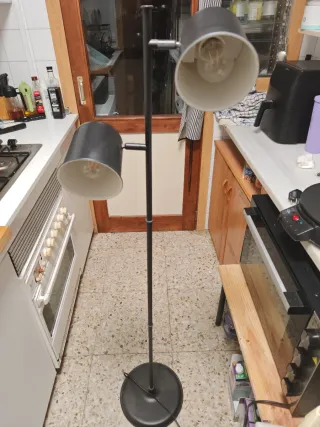 Lámpara de pie doble negra