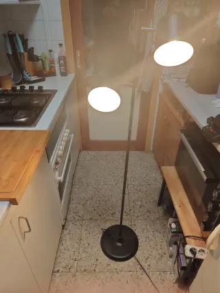 Lámpara de pie doble negra