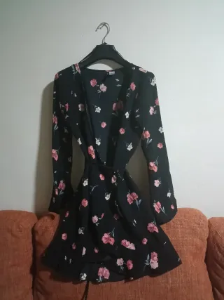 Vestido floral negro y rosa