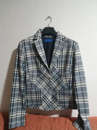 Vestido floral negro y rosa