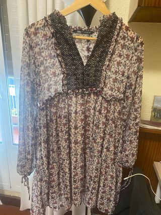 Vestido Zara floral manga larga