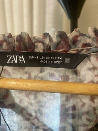 Vestido Zara floral manga larga