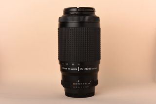 Obiettivo Nikon AF 75-240mm D