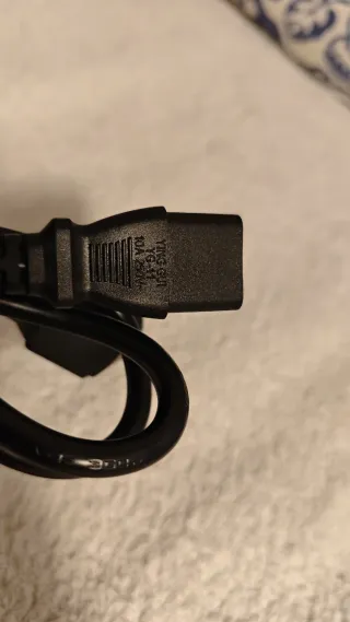 Cable de alimentación tipo F conector C13