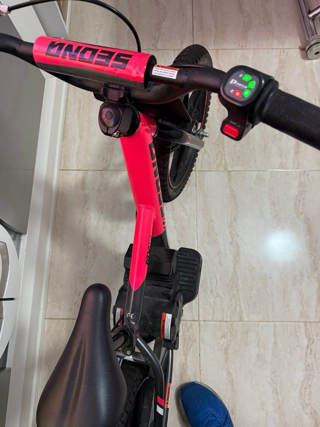 Bicicleta elettrica rosa per bambini 16"