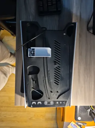 Se vende soporte para la play 5