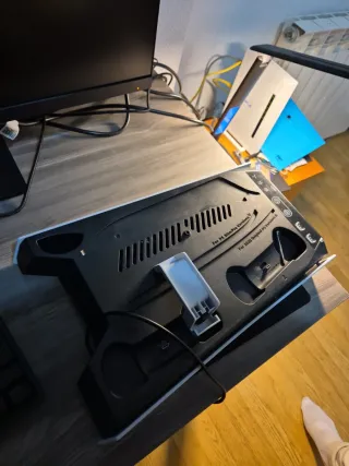 Se vende soporte para la play 5