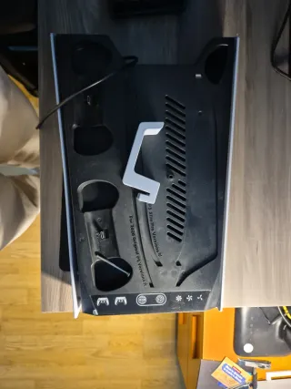 Se vende soporte para la play 5