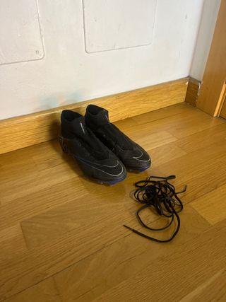 Zapatillas de fútbol Nike negras y azules