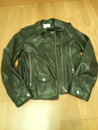 Cazadora cuero Zara negra