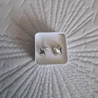 Pendientes mariposa efecto cristal.