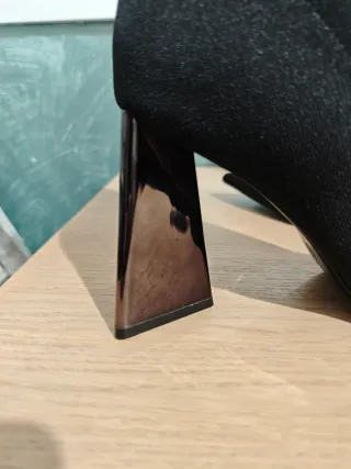 Botines calcetín Stradivarius negros y dorados