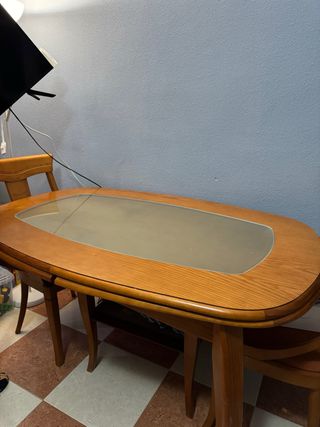 Tavolo da pranzo rustico in legno e vetro