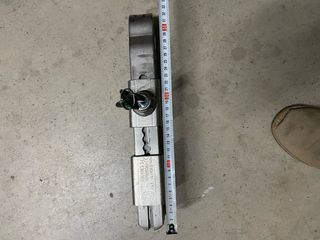 Cerrojos de seguridad con llave. 50€ cada uno.