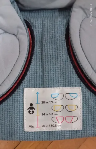 Mochila de porteo Ergobaby y cobertor