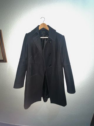 abrigo negro muy bonito y estiloso