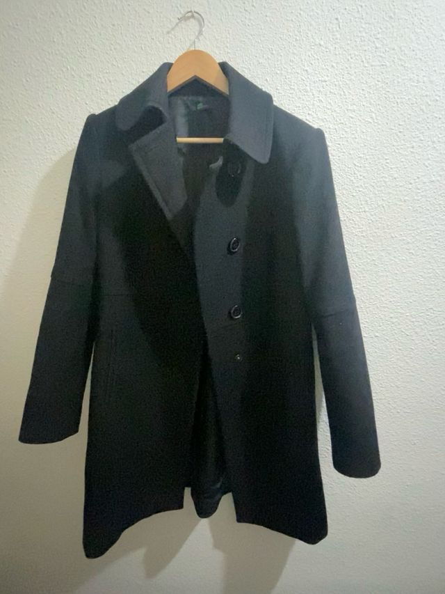 abrigo negro muy bonito y estiloso