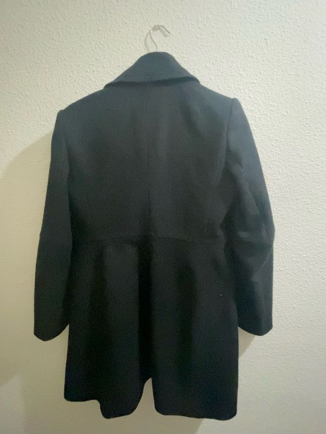 abrigo negro muy bonito y estiloso