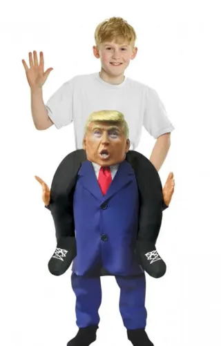 Disfraz Donald Trump a hombros