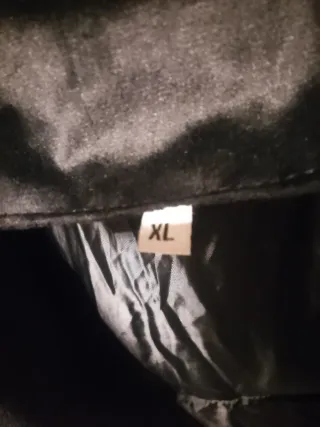 Chaqueta elegante con capucha de pelo