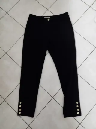 Pantaloni neri tessuto tecnico bottoni oro