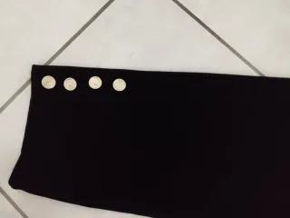 Pantaloni neri tessuto tecnico bottoni oro