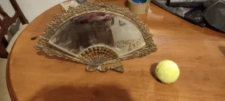 Abanico decorativo con cristal dorado