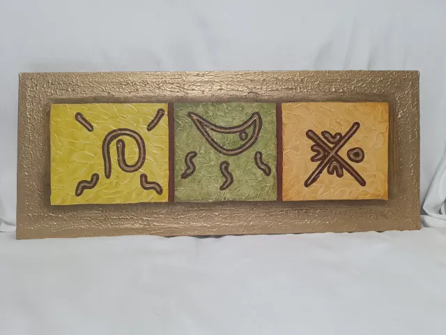 Cuadro decorativo con símbolos