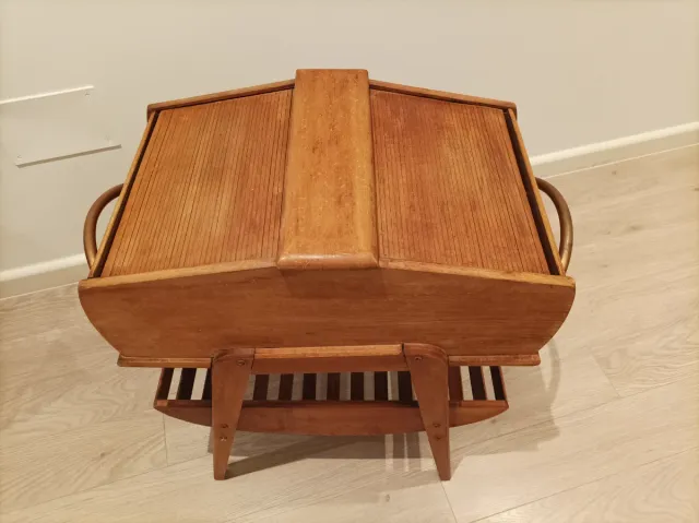 Mueble auxiliar antiguo persianas