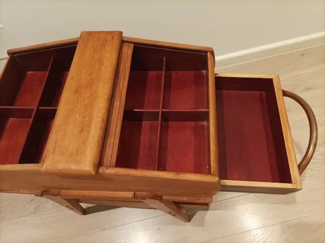 Mueble auxiliar antiguo persianas