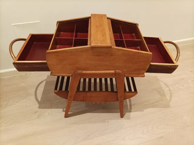 Mueble auxiliar antiguo persianas