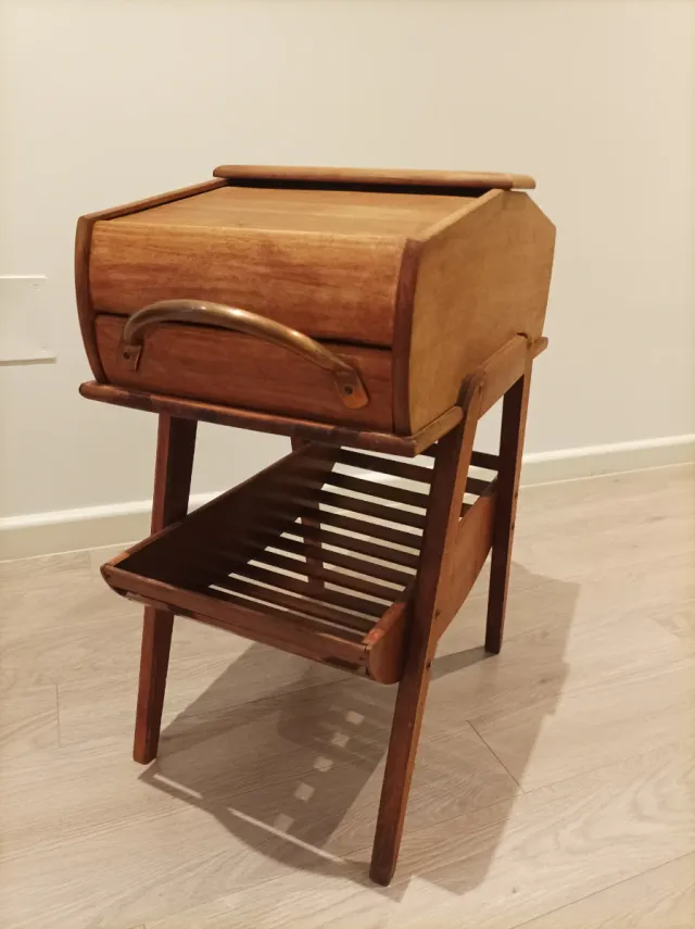 Mueble auxiliar antiguo persianas