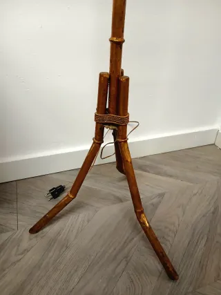 Lámpara de pie antigua