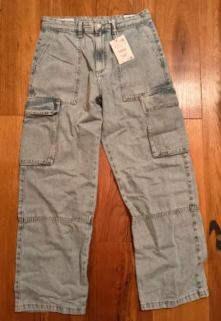 Pantalón tejano ancho Pull&Bear.