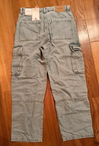 Pantalón tejano ancho Pull&Bear.