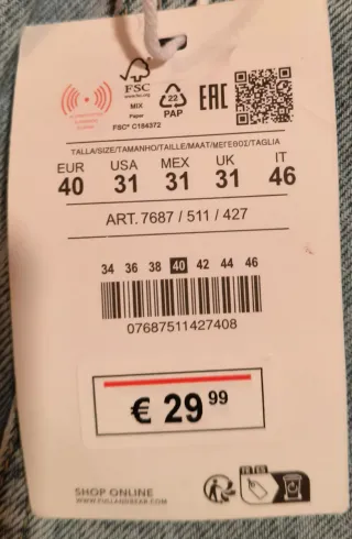 Pantalón tejano ancho Pull&Bear.