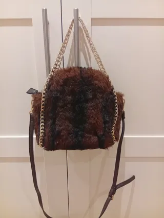 Bolso de pelo marrón y negro