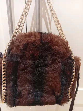 Bolso de pelo marrón y negro