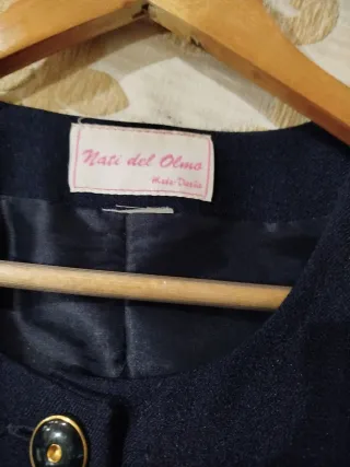 Chaqueta azul elegante con bordado